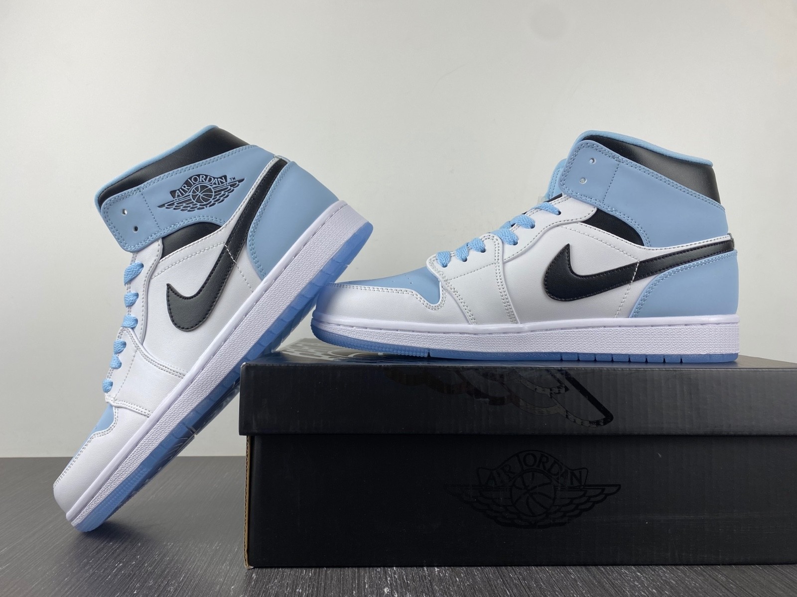 Air Jordan 1 Mid SE Ice Blue - DV1308-104