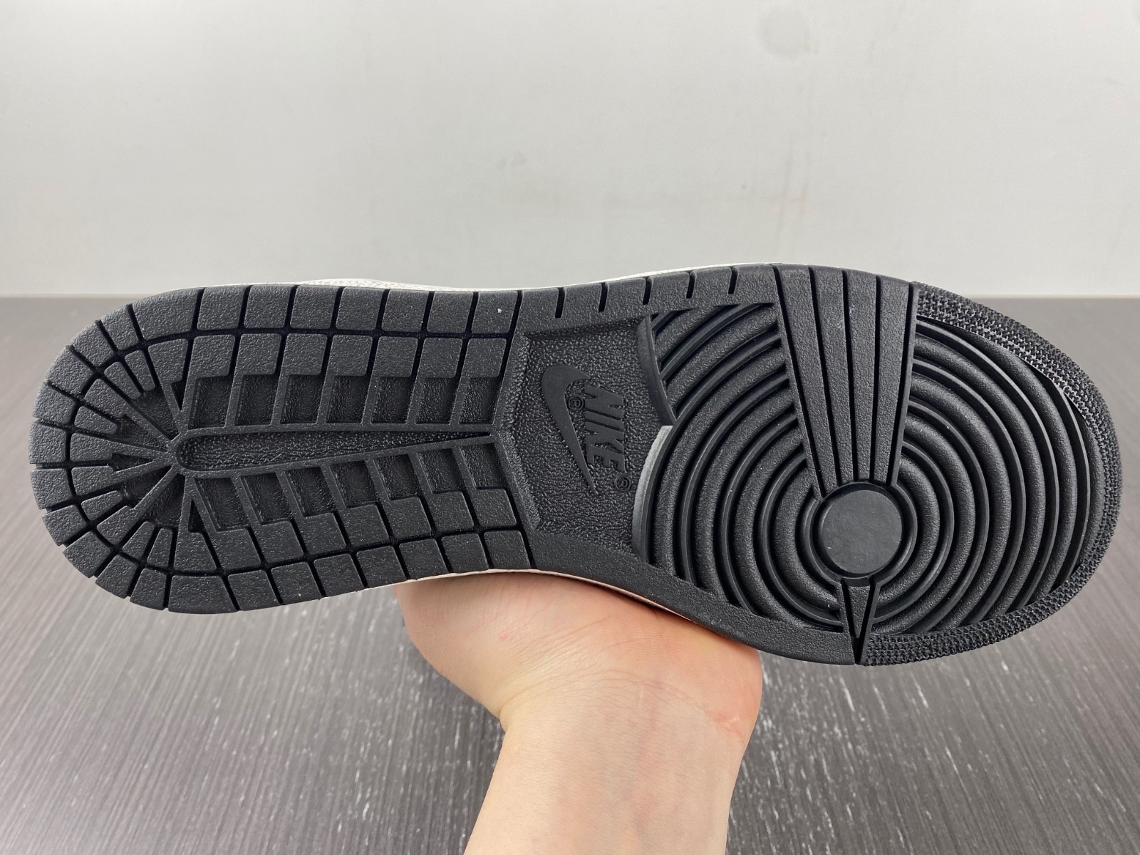 Air Jordan 1 Retro High 85 Black White BQ4422-001