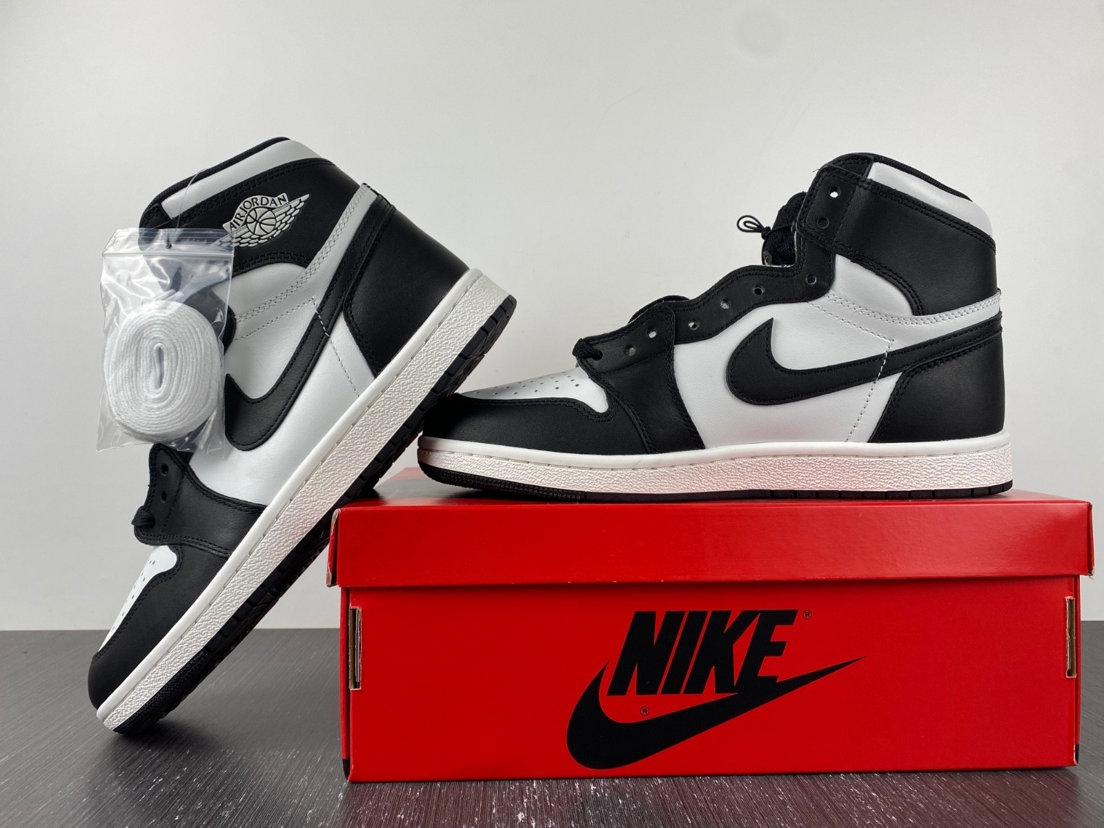 Air Jordan 1 Retro High 85 Black White BQ4422-001