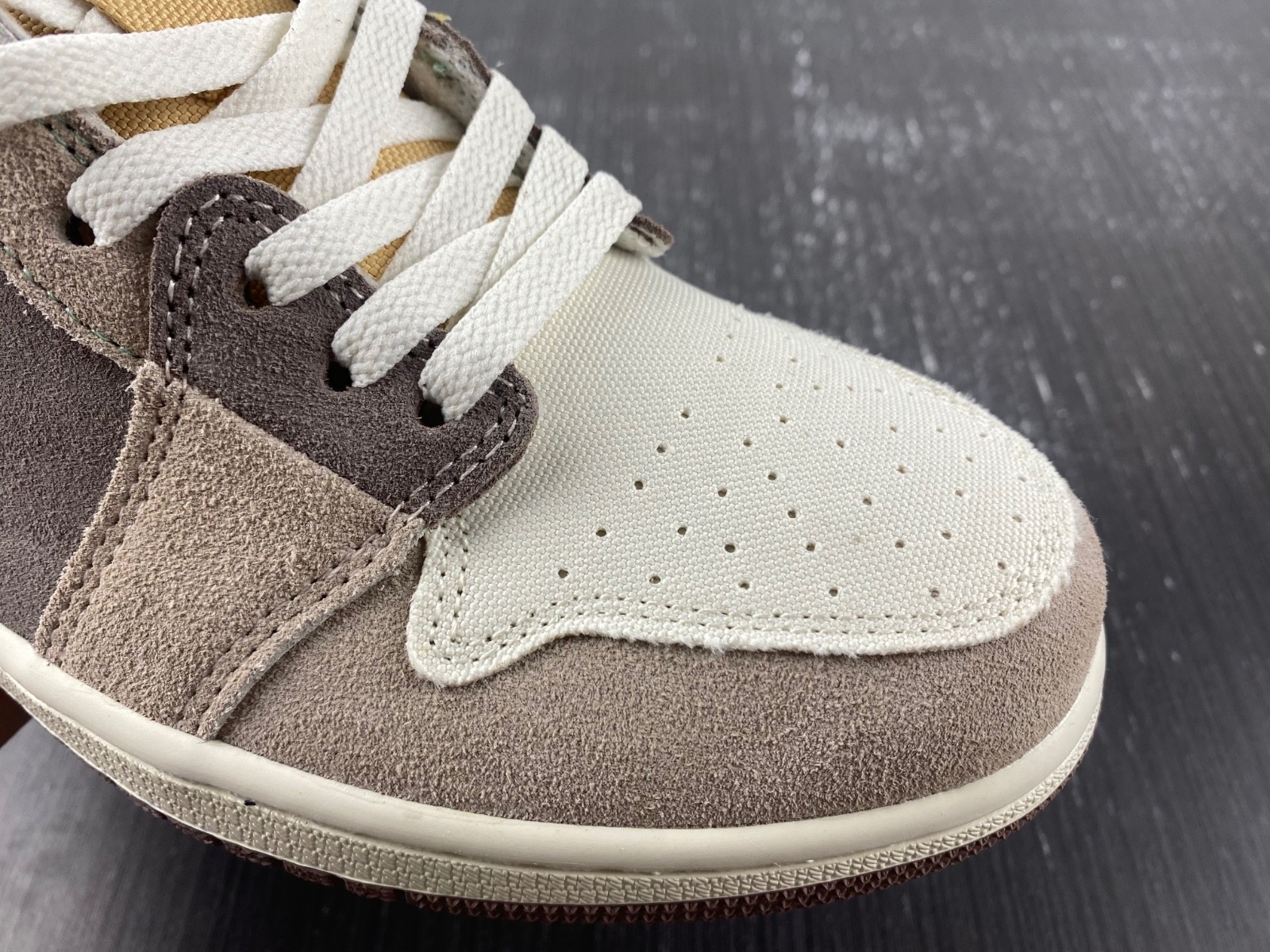 Air Jordan 1 Low SE Craft Taupe Haze - DN1635-200