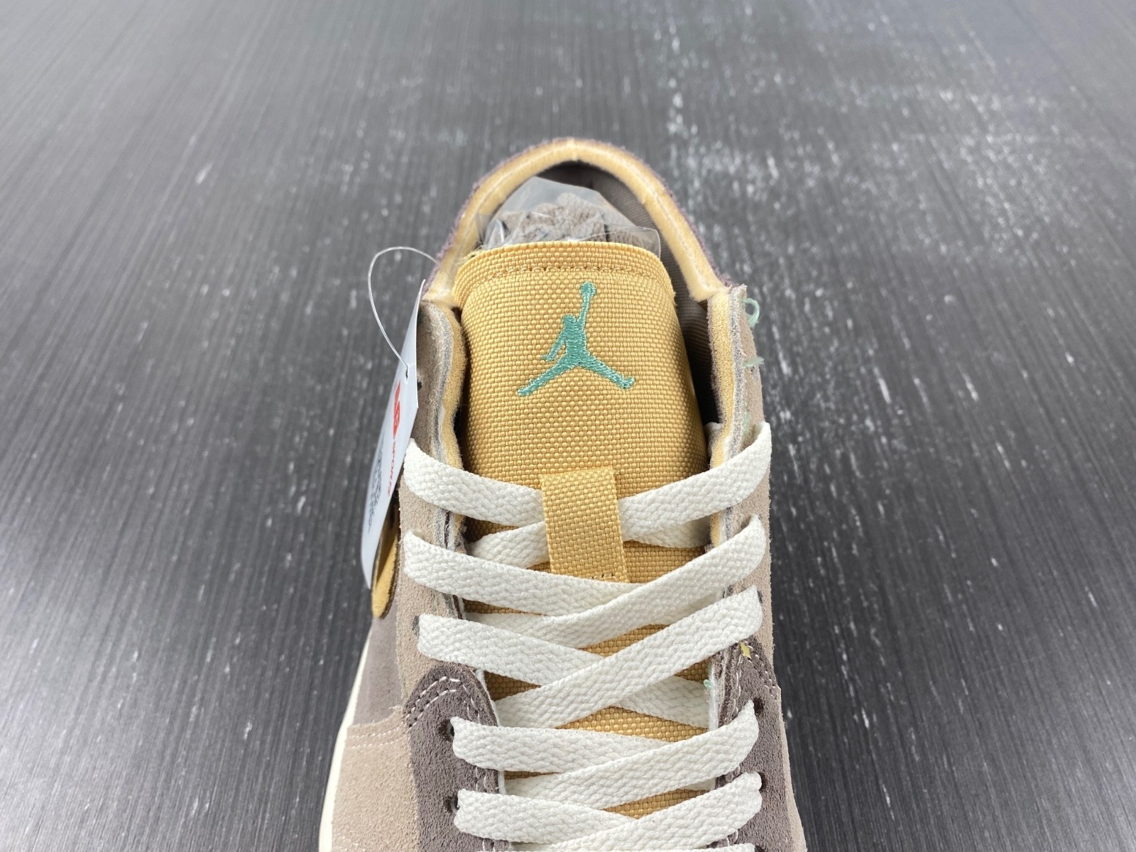 Air Jordan 1 Low SE Craft Taupe Haze - DN1635-200