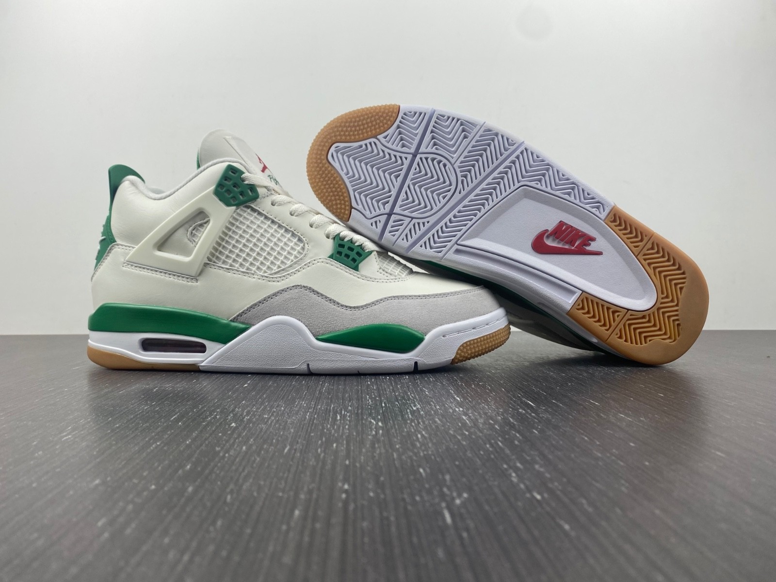 AIR JORDAN 4 RETRO SB PINE GREEN DR5415-103