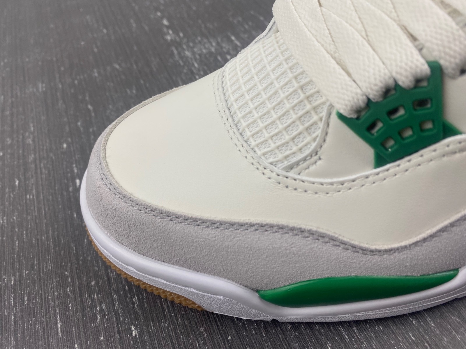 AIR JORDAN 4 RETRO SB PINE GREEN DR5415-103