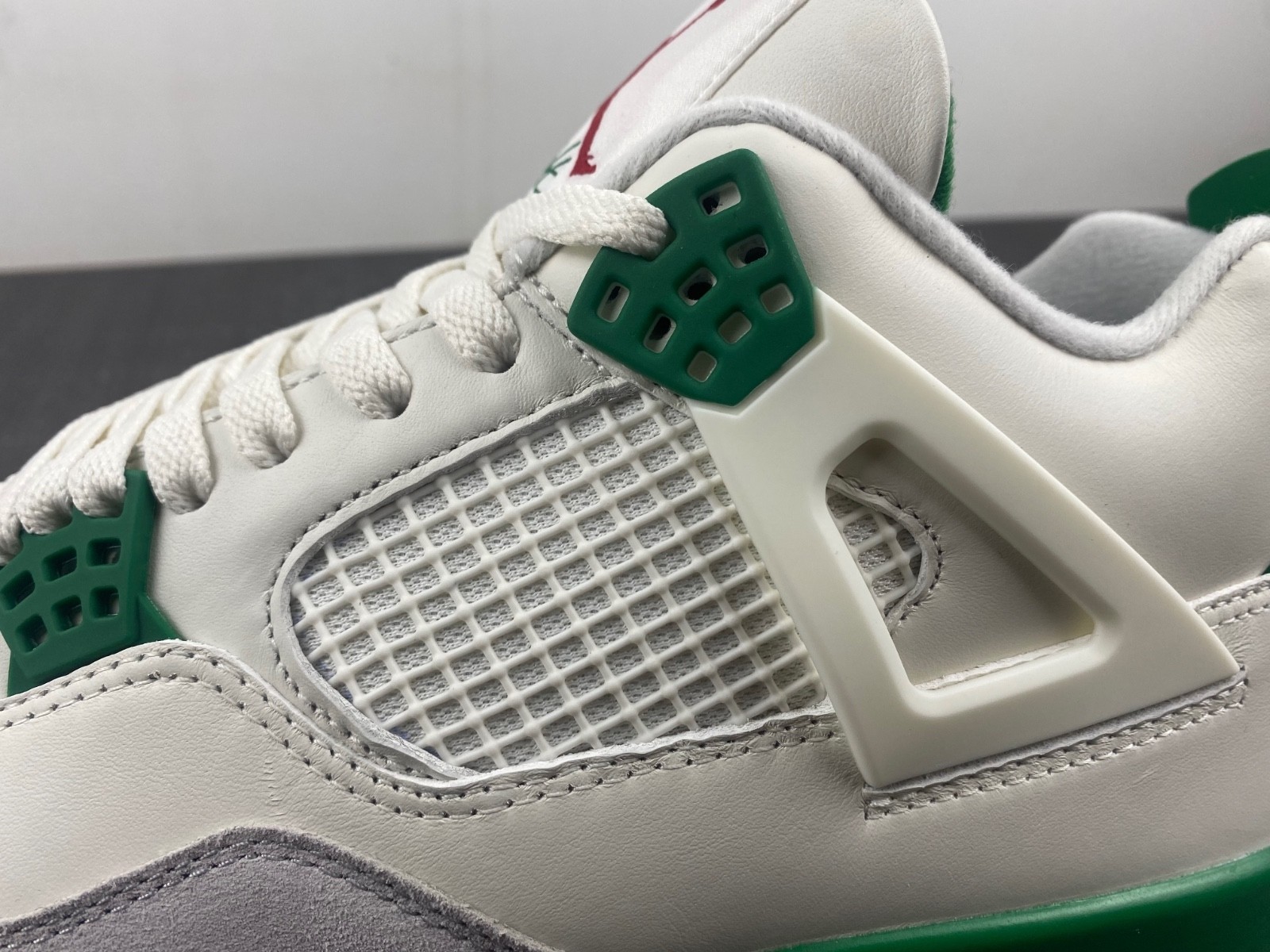 AIR JORDAN 4 RETRO SB PINE GREEN DR5415-103