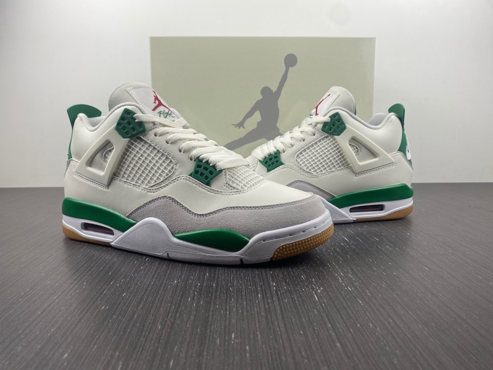 AIR JORDAN 4 RETRO SB PINE GREEN DR5415-103
