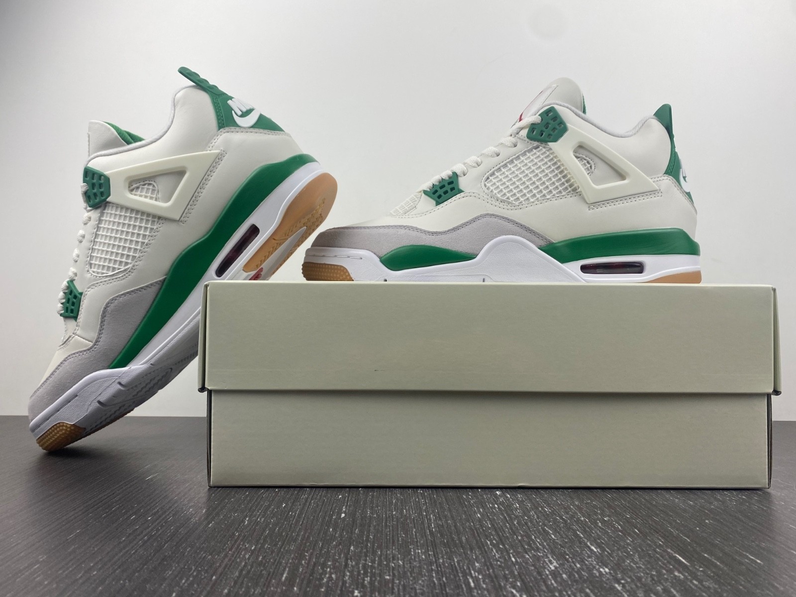 AIR JORDAN 4 RETRO SB PINE GREEN DR5415-103