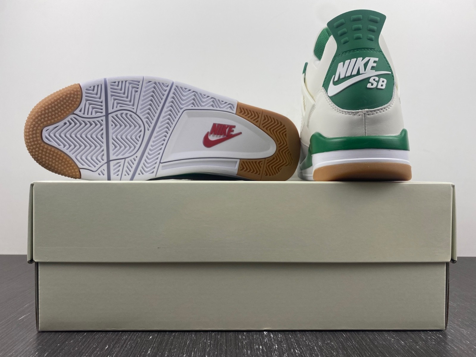 AIR JORDAN 4 RETRO SB PINE GREEN DR5415-103