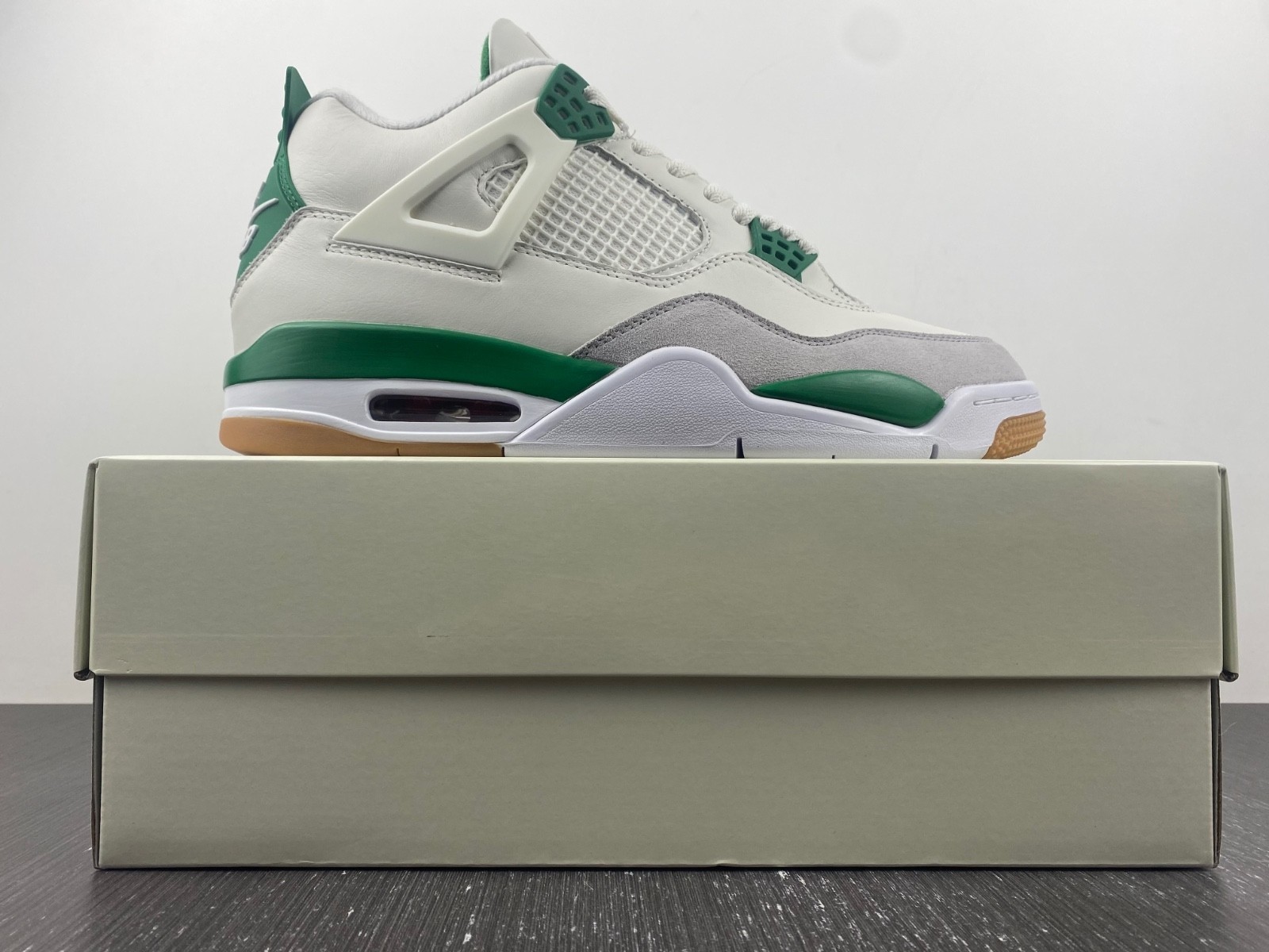 AIR JORDAN 4 RETRO SB PINE GREEN DR5415-103
