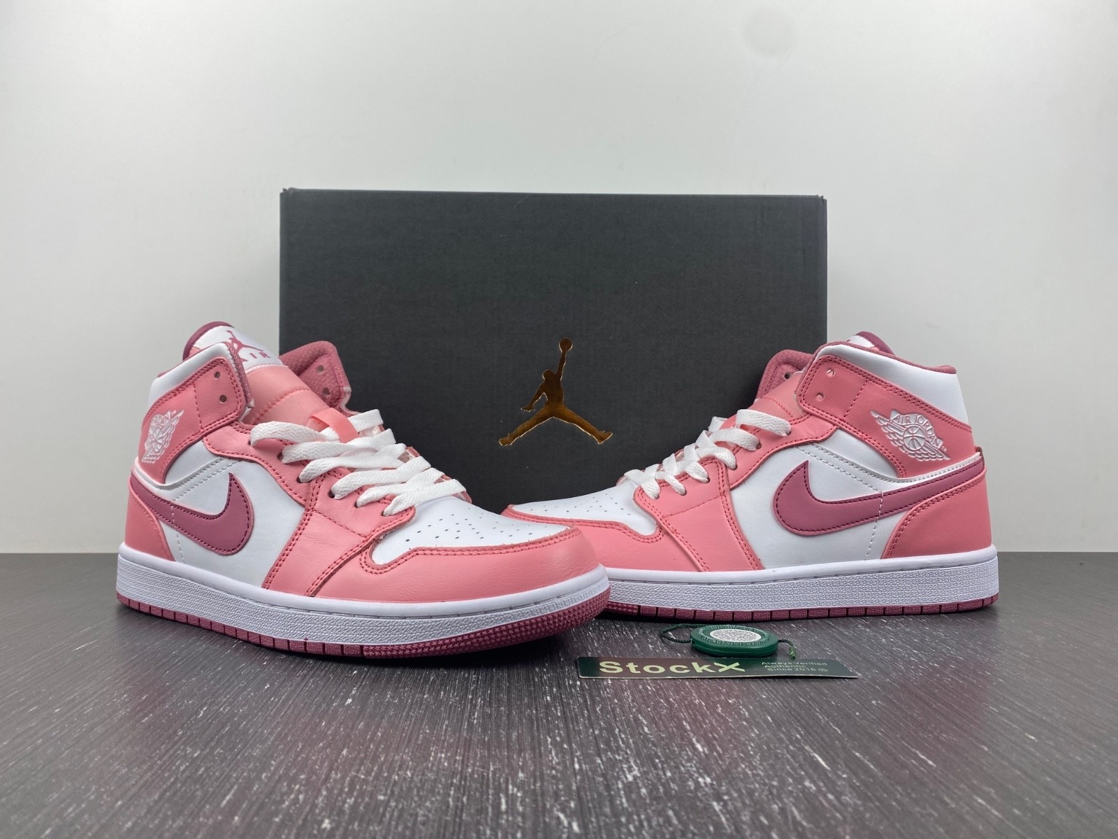 Air Jordan 1 Mid Valentine