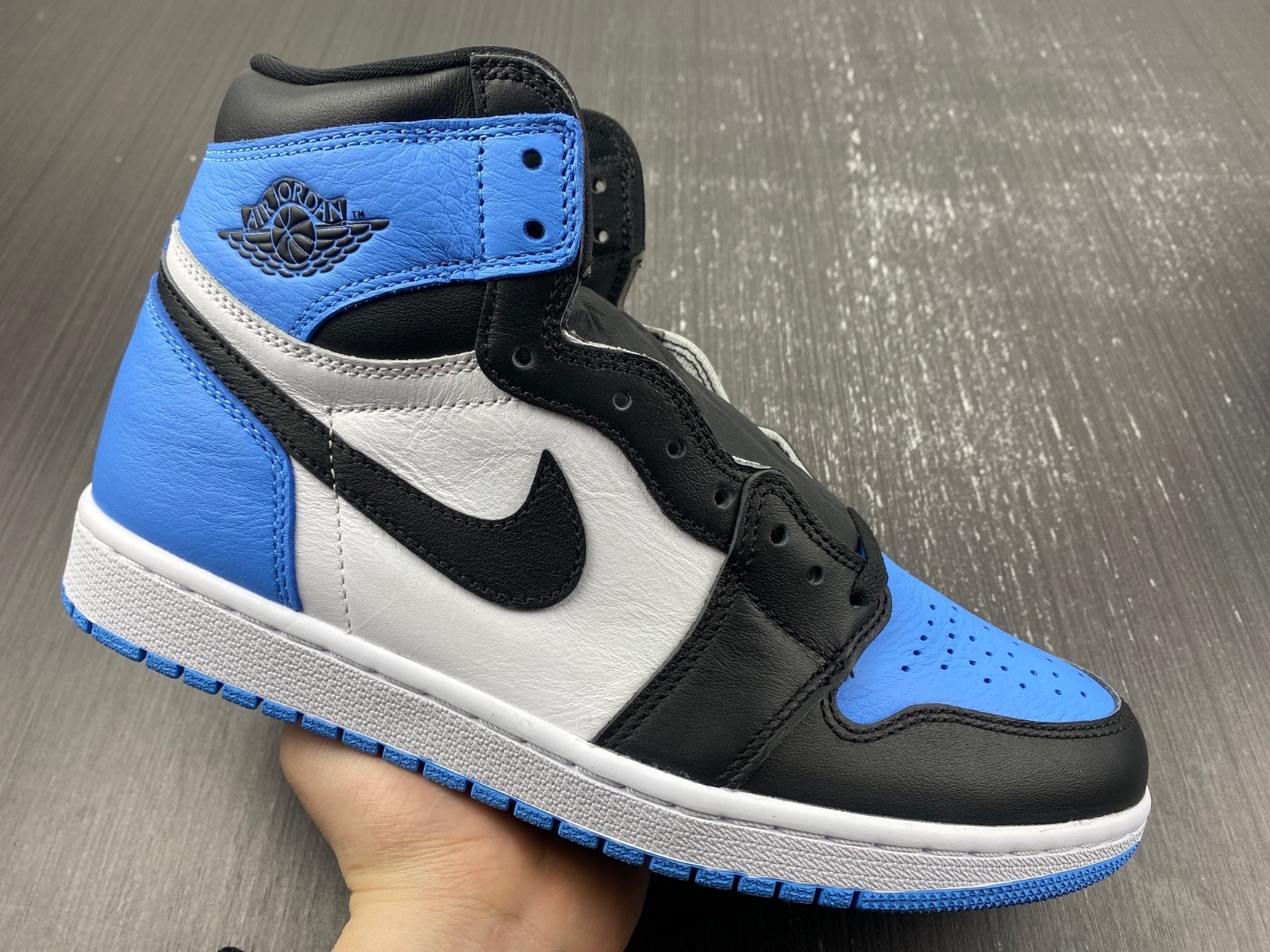 Air Jordan 1 High 