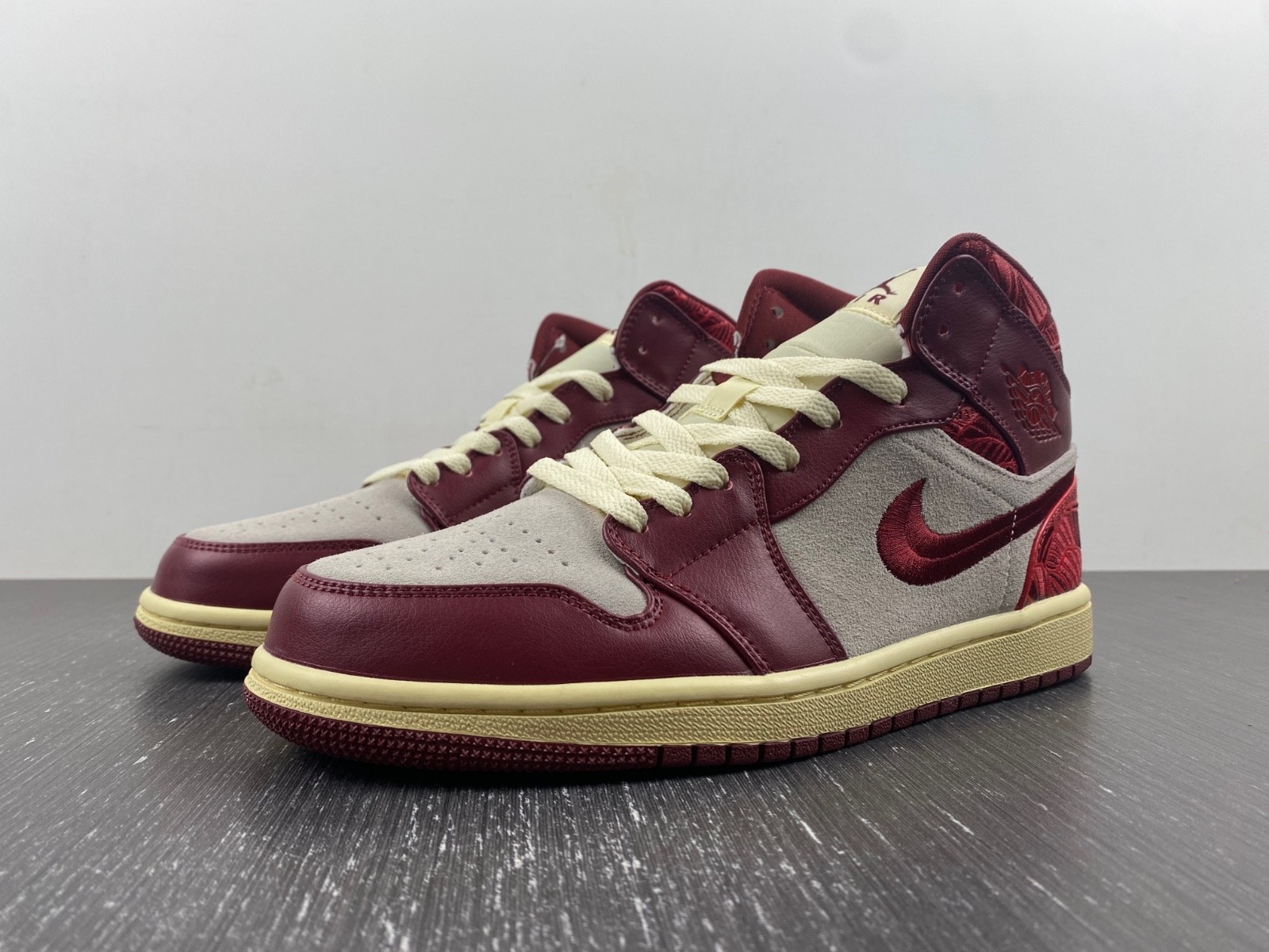 Air Jordan 1 Mid SE Tiki Leaf Team Red DZ2820-601