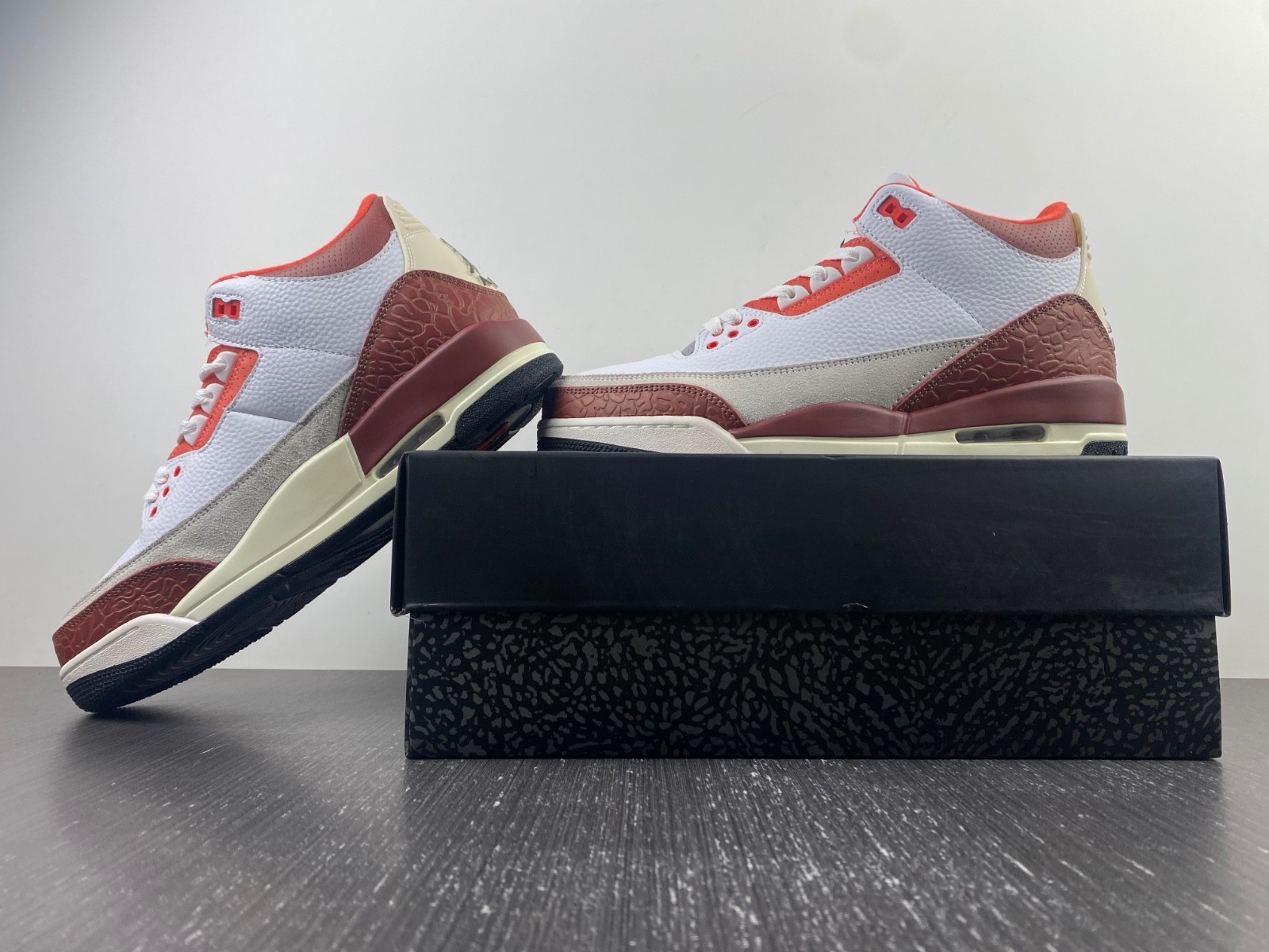 Air Jordan 3 Retro SE Dunk on Mars DV7028-108