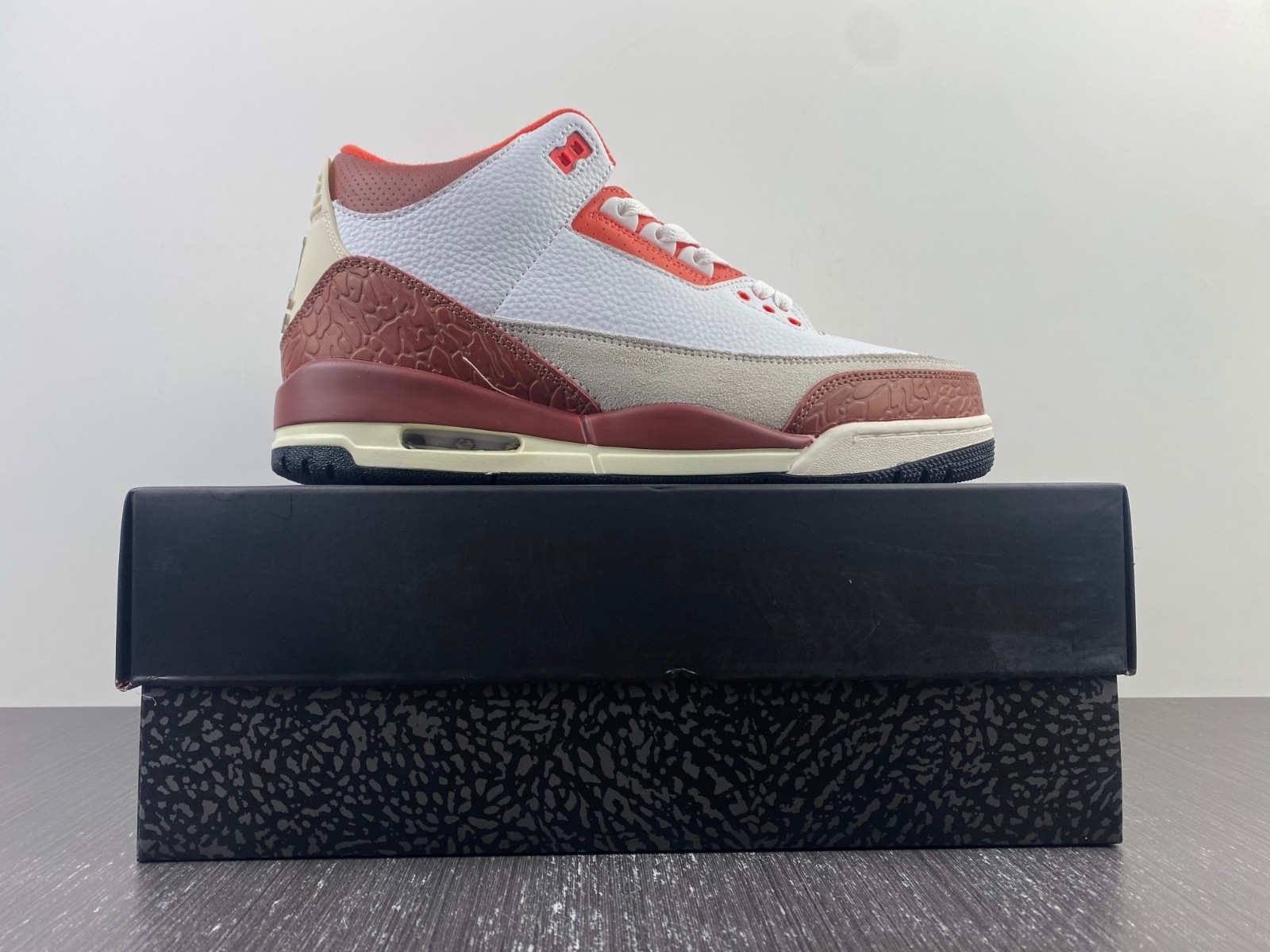 Air Jordan 3 Retro SE Dunk on Mars DV7028-108