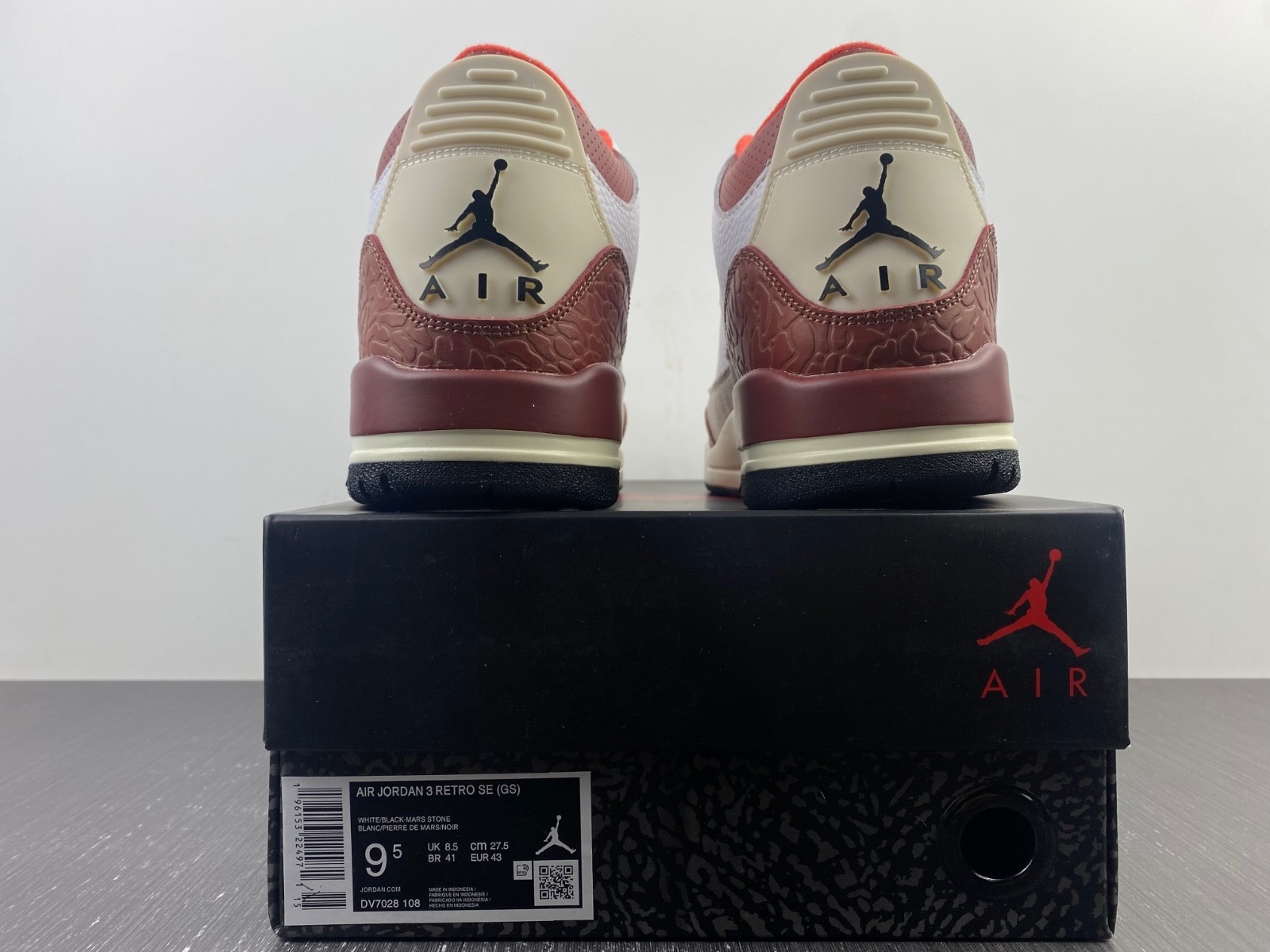 Air Jordan 3 Retro SE Dunk on Mars DV7028-108