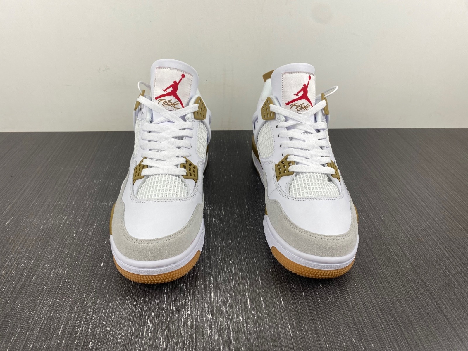 Nike_SB_x_Air_Jordan_4 DR5415-120