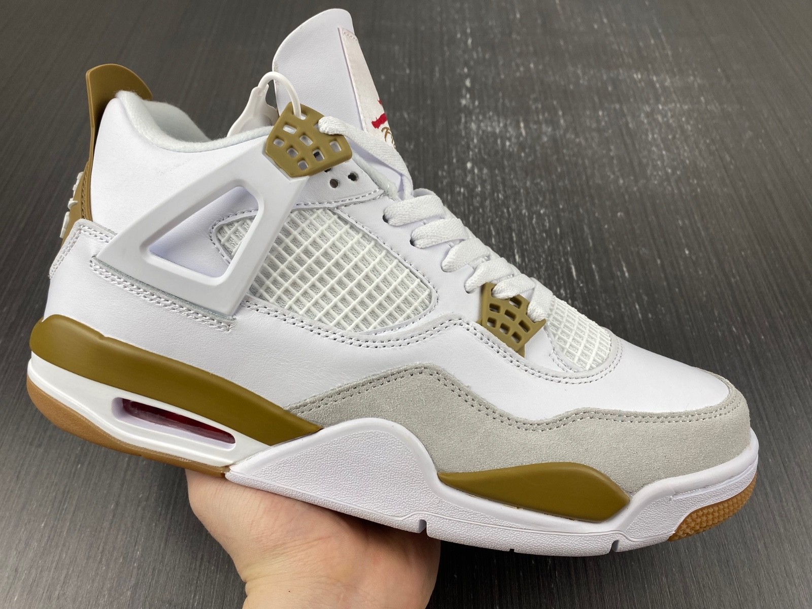 Nike_SB_x_Air_Jordan_4 DR5415-120