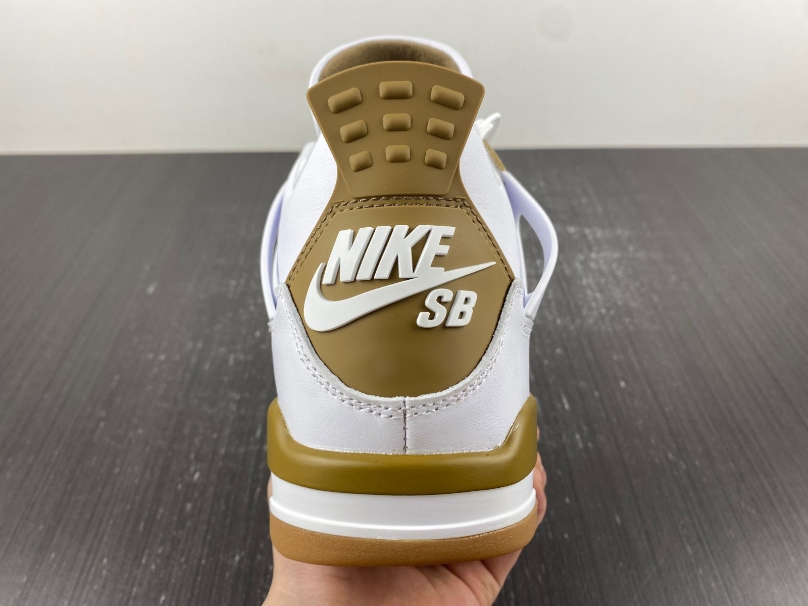 Nike_SB_x_Air_Jordan_4 DR5415-120