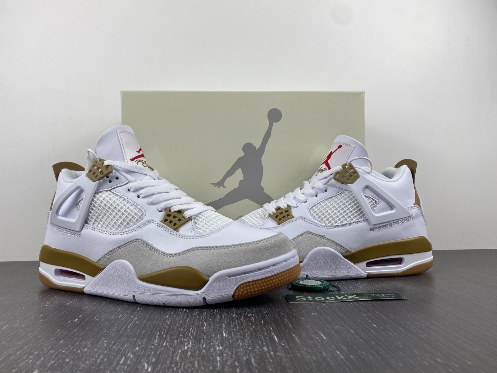 Nike_SB_x_Air_Jordan_4 DR5415-120