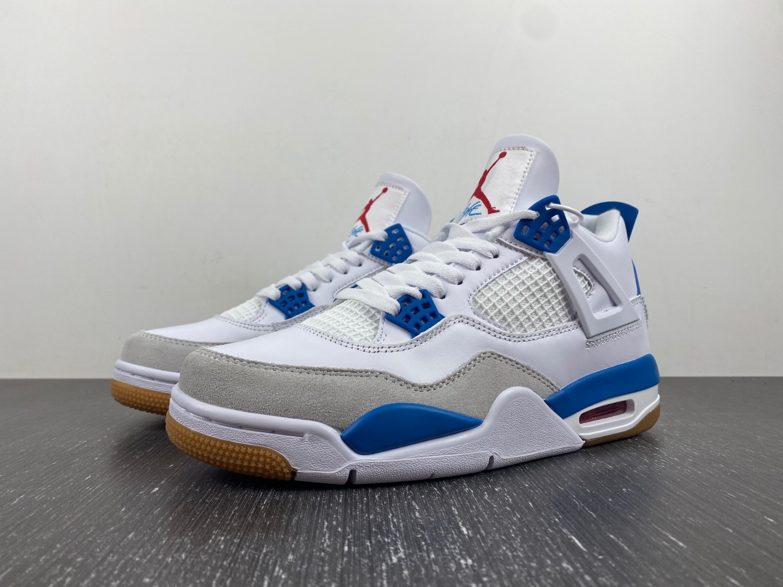 Nike_SB_x_Air_Jordan_4 DR5415-104