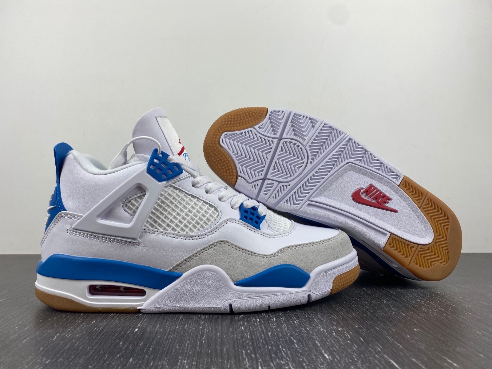 Nike_SB_x_Air_Jordan_4 DR5415-104