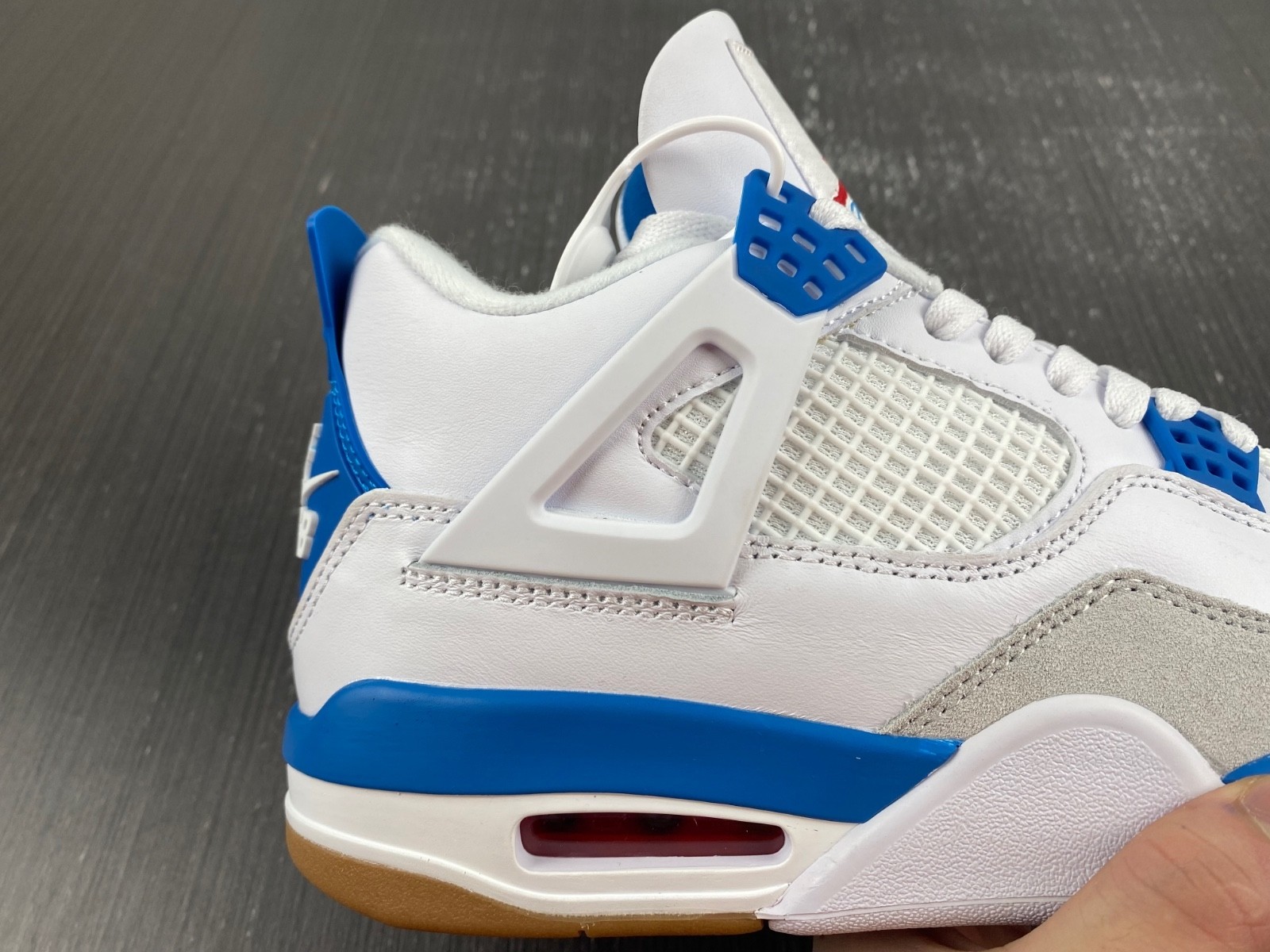 Nike_SB_x_Air_Jordan_4 DR5415-104