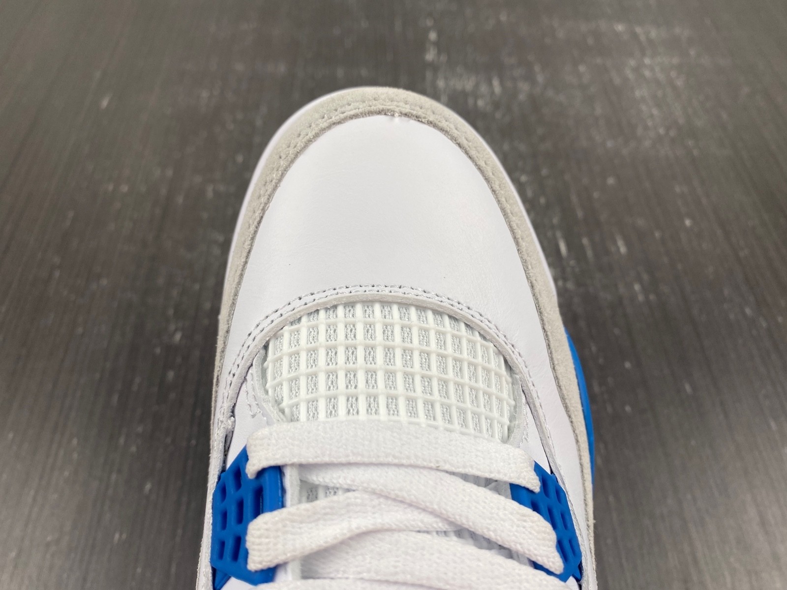 Nike_SB_x_Air_Jordan_4 DR5415-104