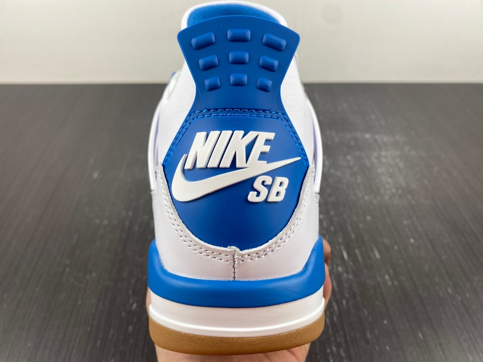 Nike_SB_x_Air_Jordan_4 DR5415-104