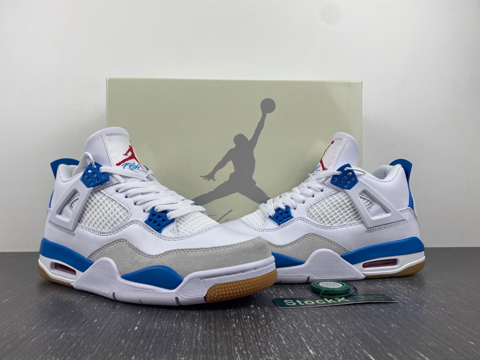 Nike_SB_x_Air_Jordan_4 DR5415-104