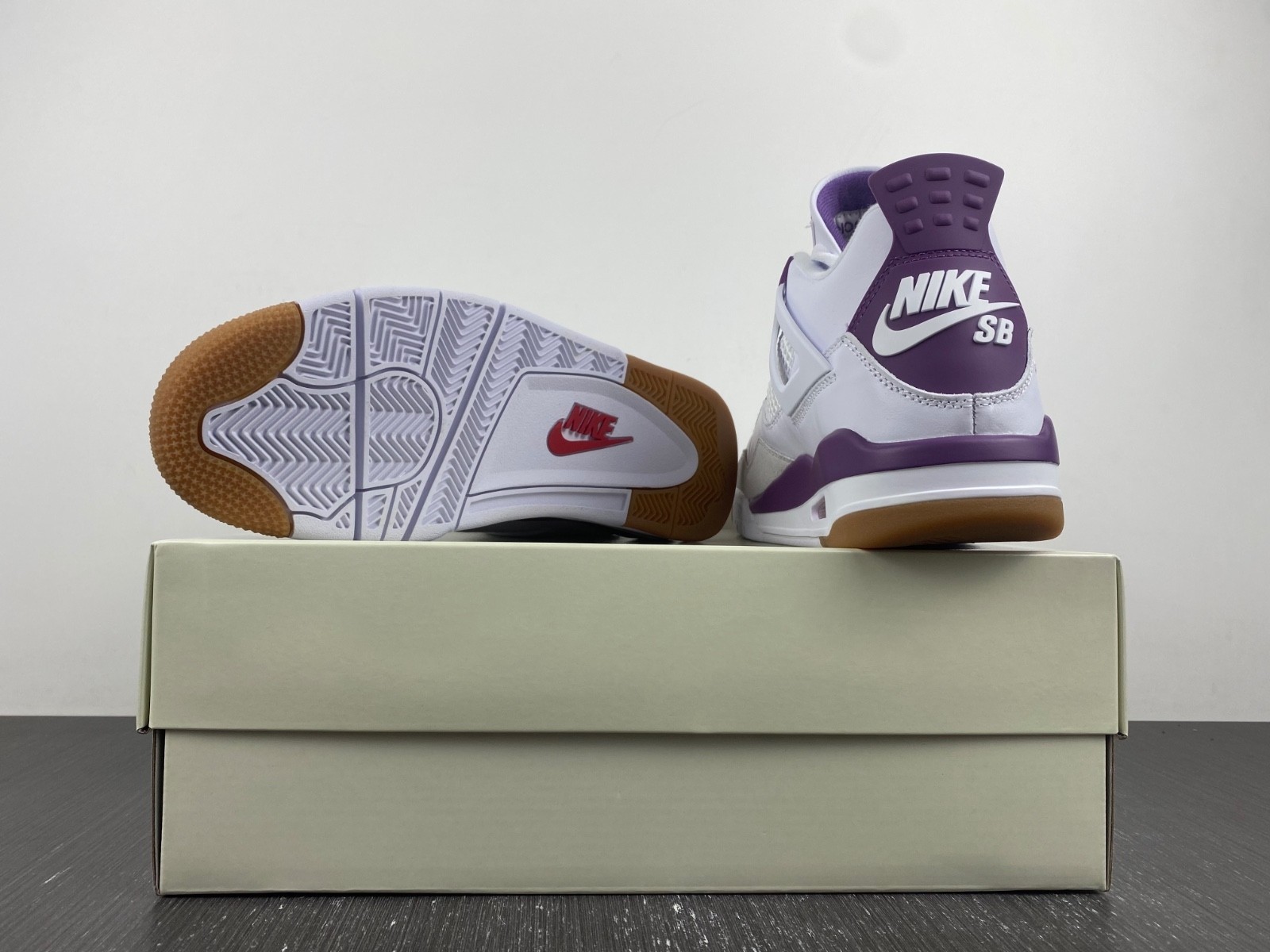 Nike_SB_x_Air_Jordan_4 DR5415-150