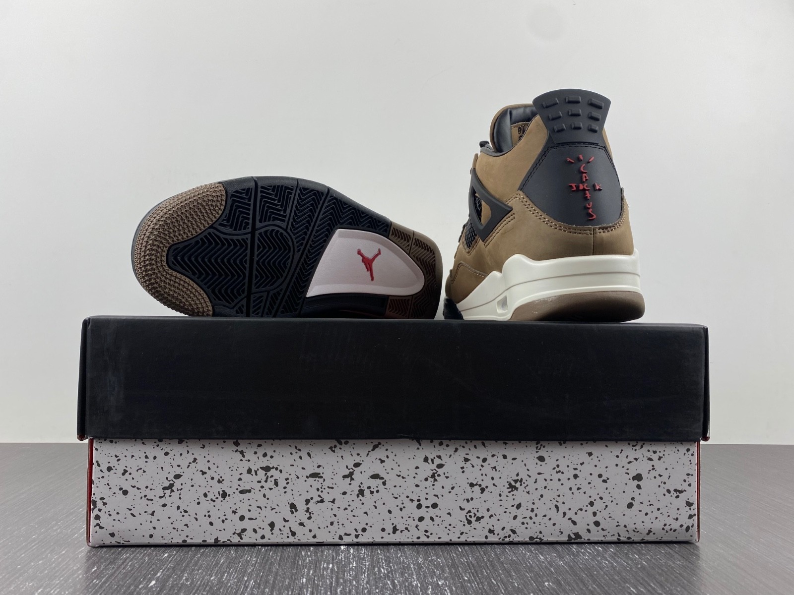 Travis Scott x Air Jordan 4 Olive AJ4-882335