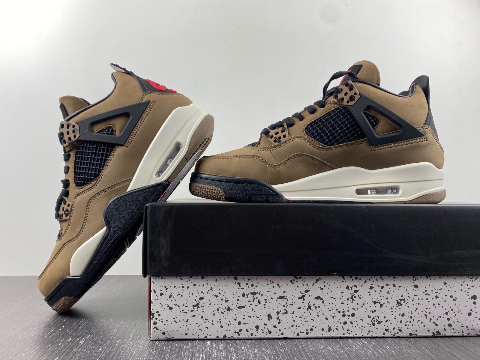 Travis Scott x Air Jordan 4 Olive AJ4-882335