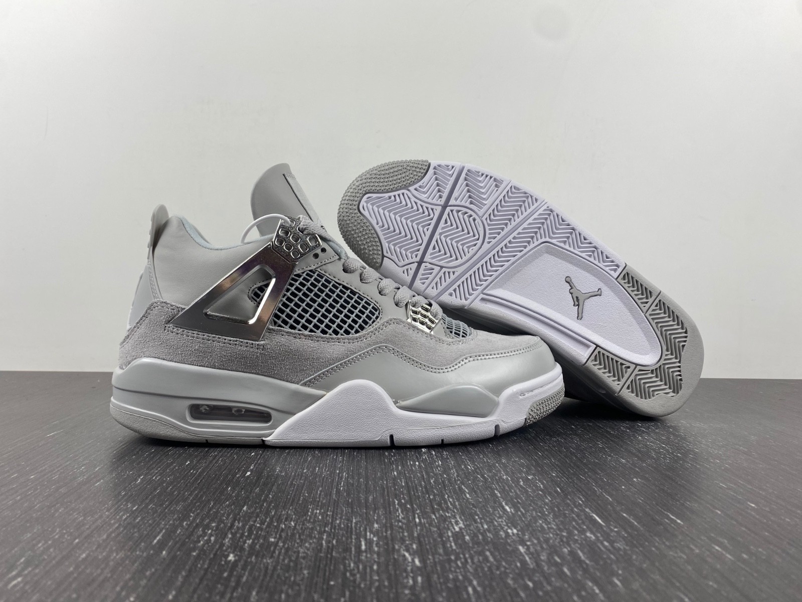 Air Jordan 4 Womens Frozen Moments AQ9129-001