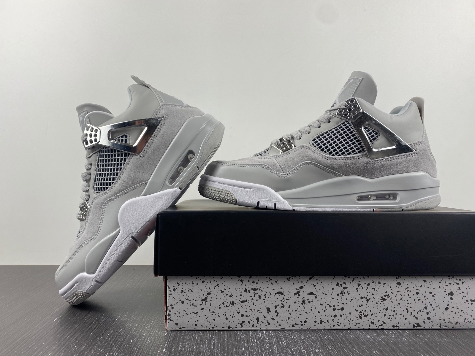 Air Jordan 4 Womens Frozen Moments AQ9129-001