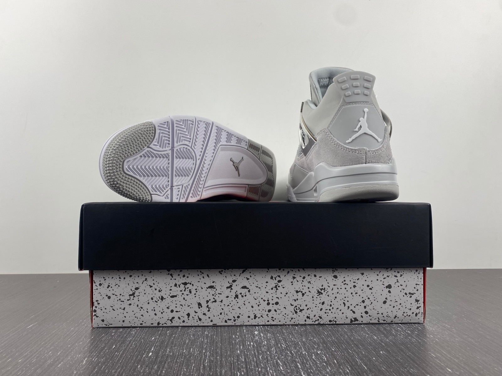 Air Jordan 4 Womens Frozen Moments AQ9129-001
