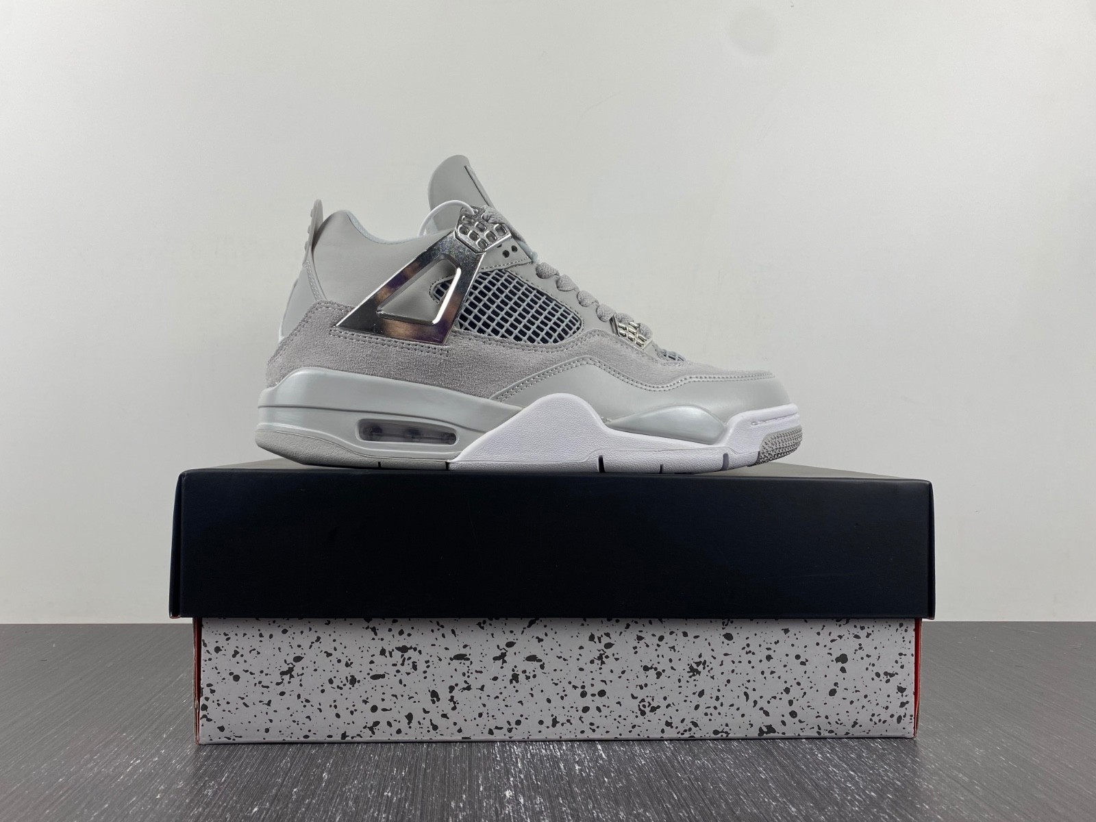 Air Jordan 4 Womens Frozen Moments AQ9129-001