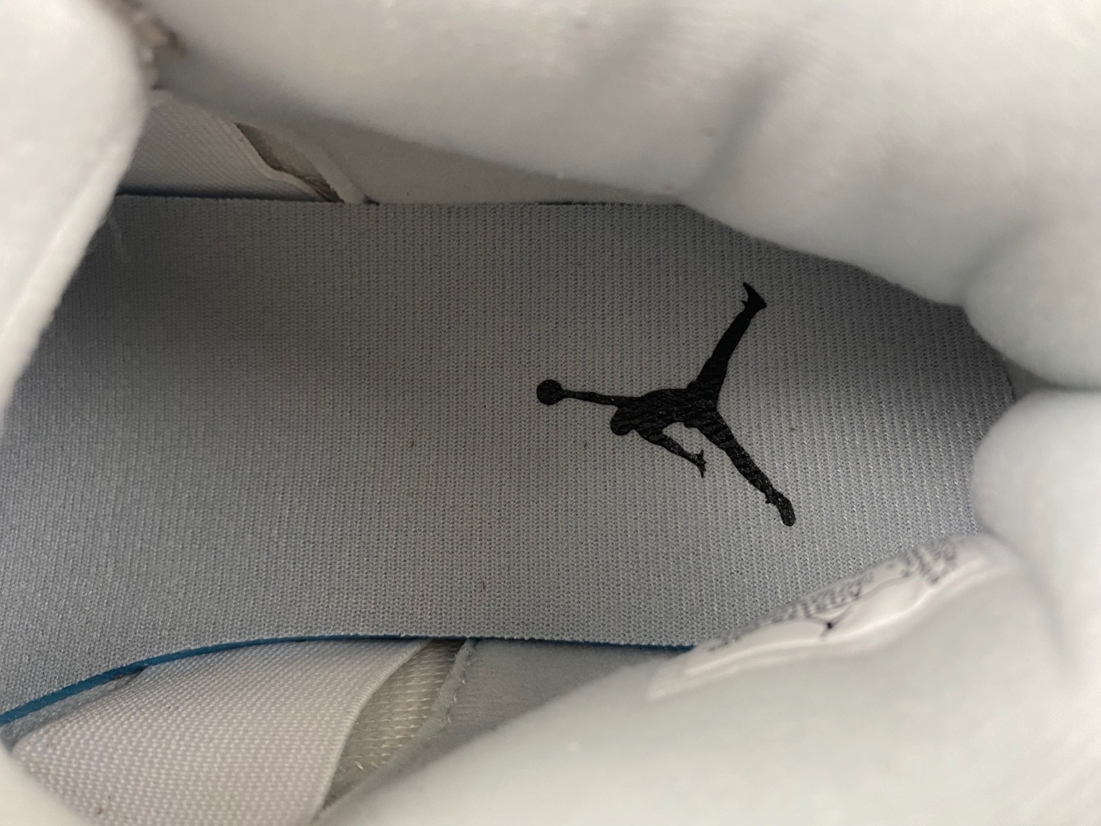 Air Jordan 4 Womens Frozen Moments AQ9129-001