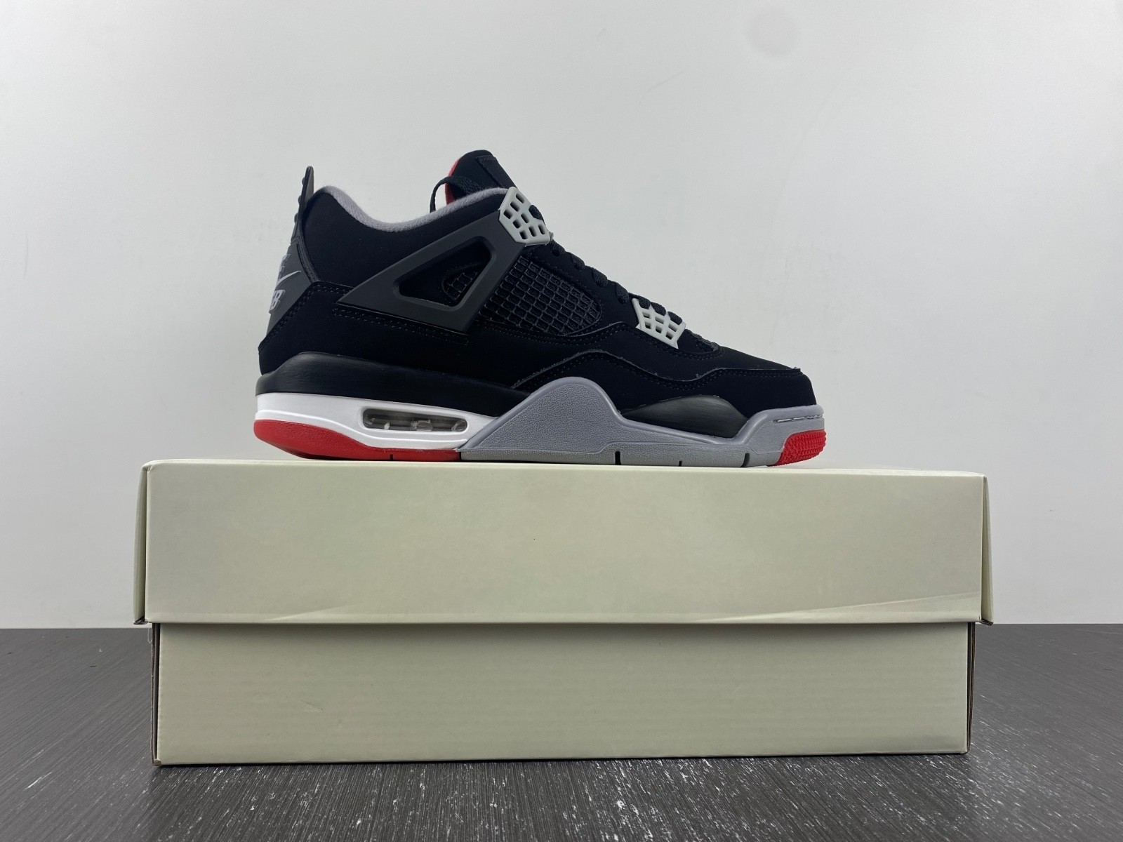 Nike SB x Air Jordan 4 Bred DR5415-060