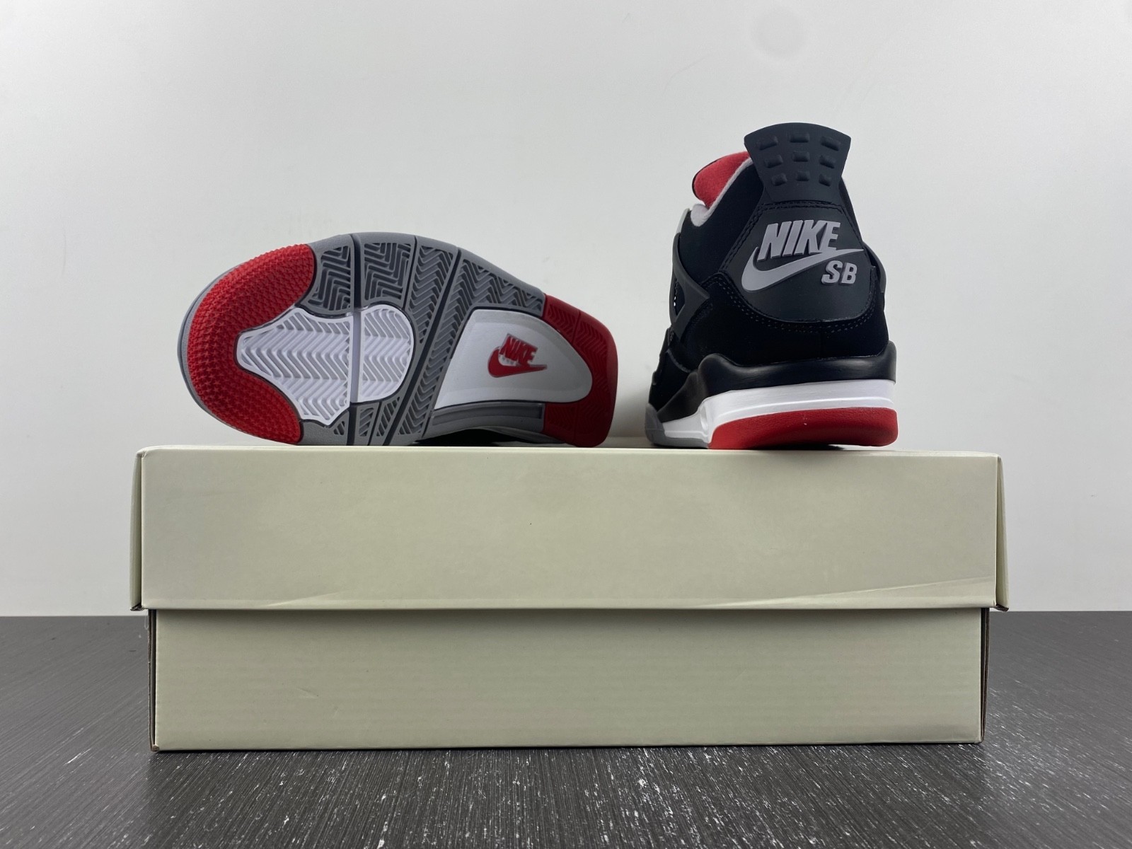 Nike SB x Air Jordan 4 Bred DR5415-060