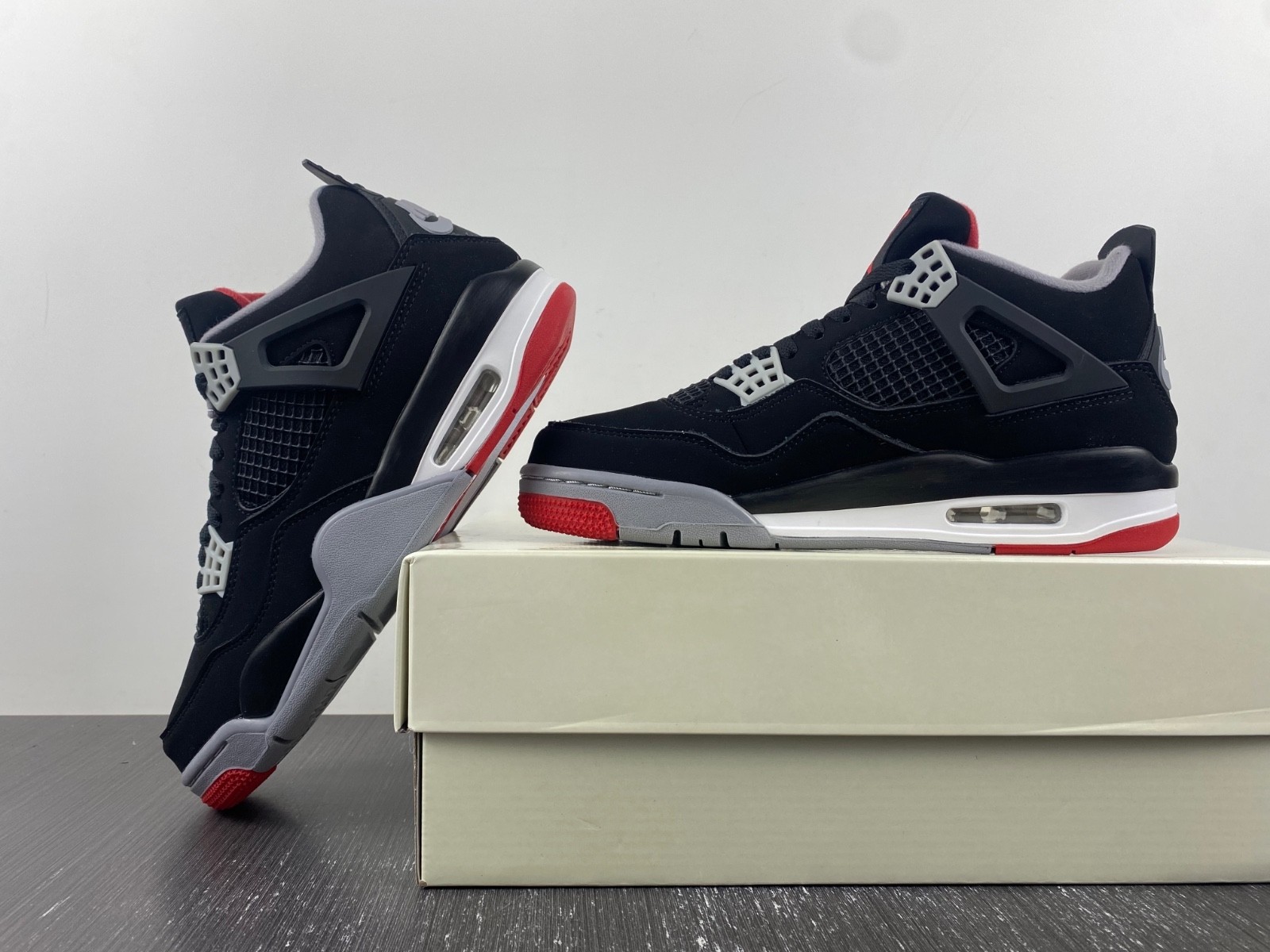 Nike SB x Air Jordan 4 Bred DR5415-060