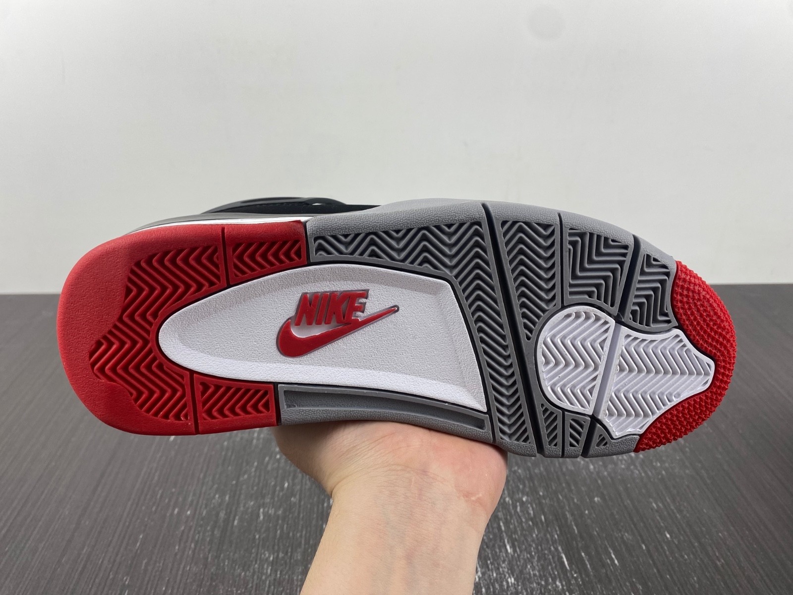 Nike SB x Air Jordan 4 Bred DR5415-060