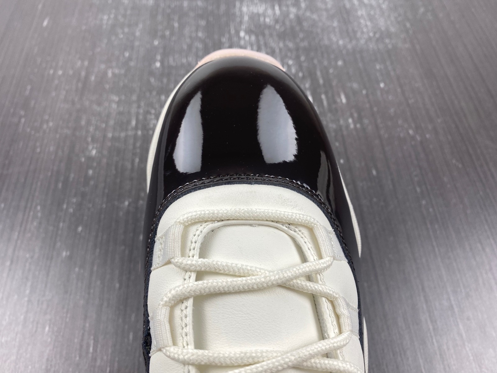Air Jordan 11 WMNS "Neapolitan" AR0715-101