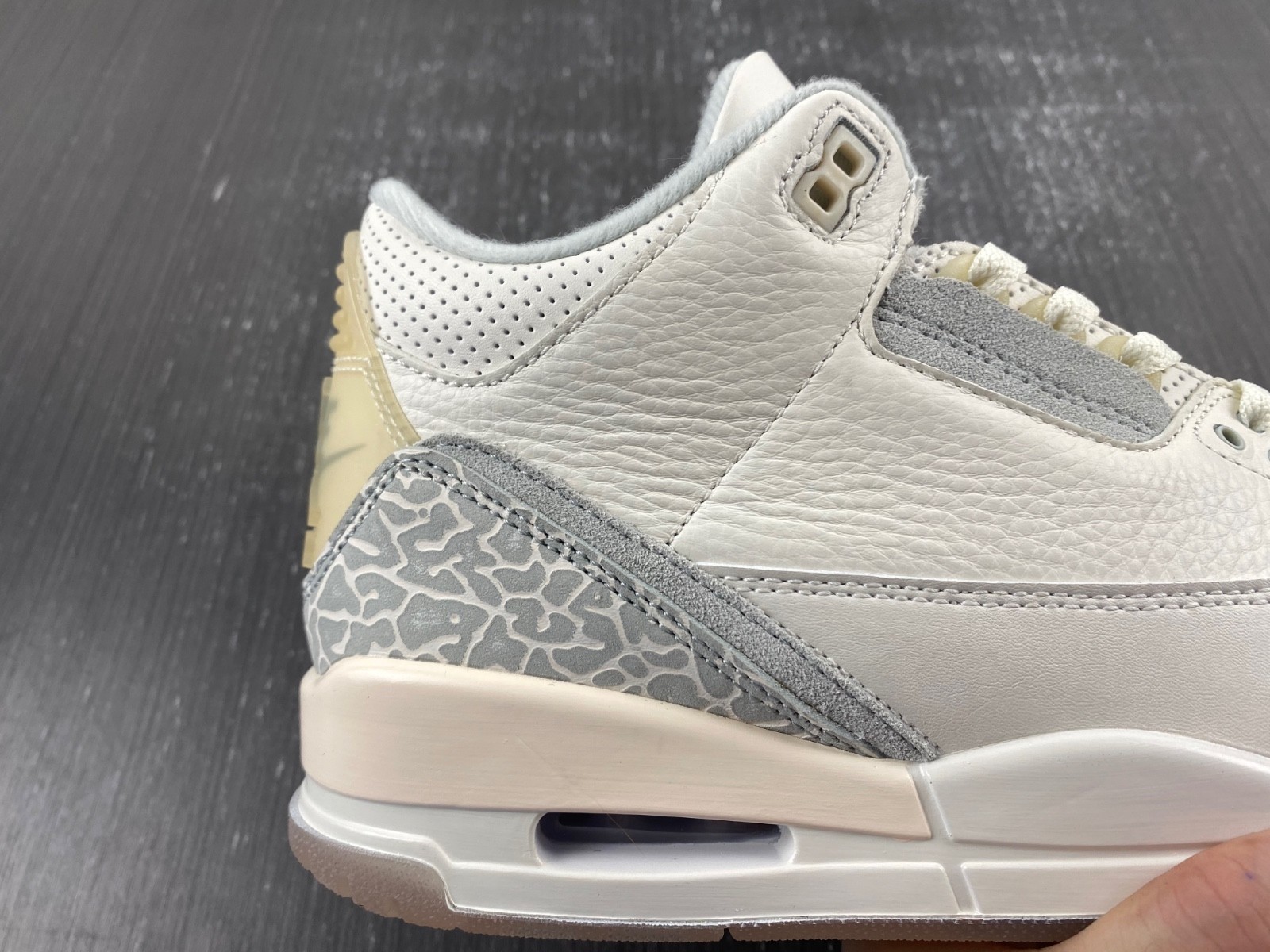 Air Jordan 3 Craft Ivory FJ9479-100