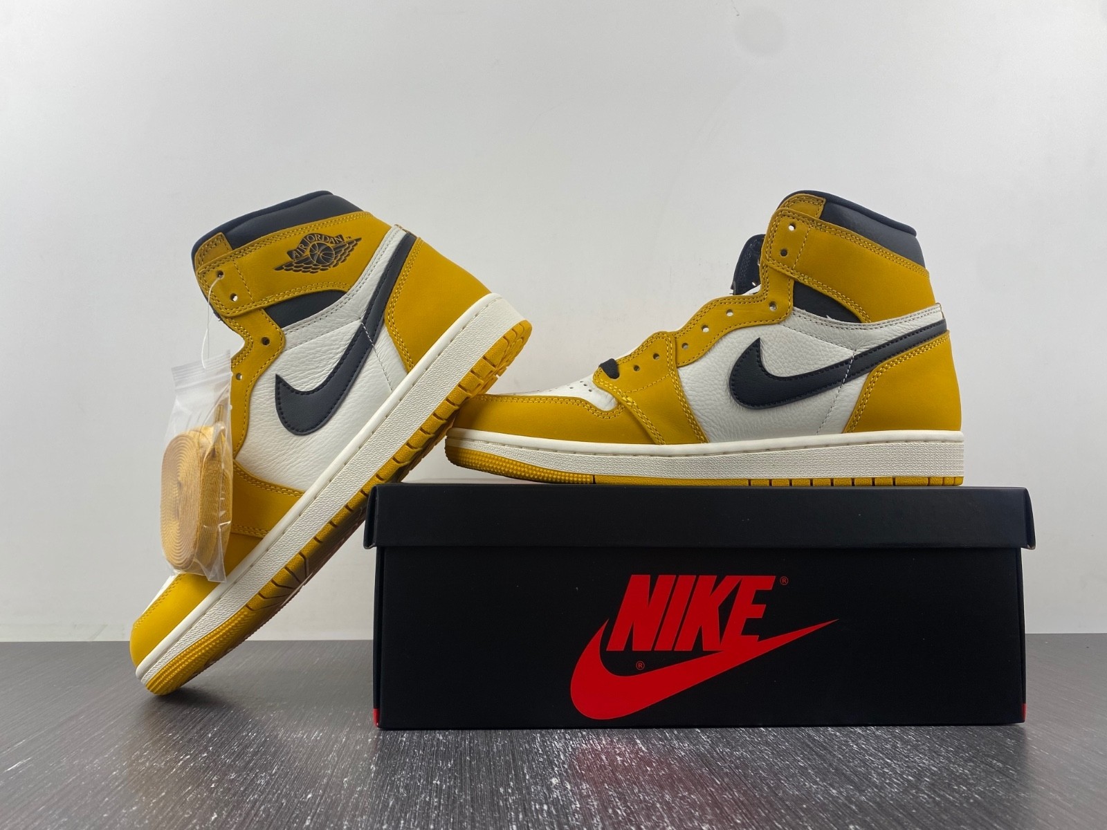 Air Jordan 1 High OG "Yellow Ochre" DZ5485-701