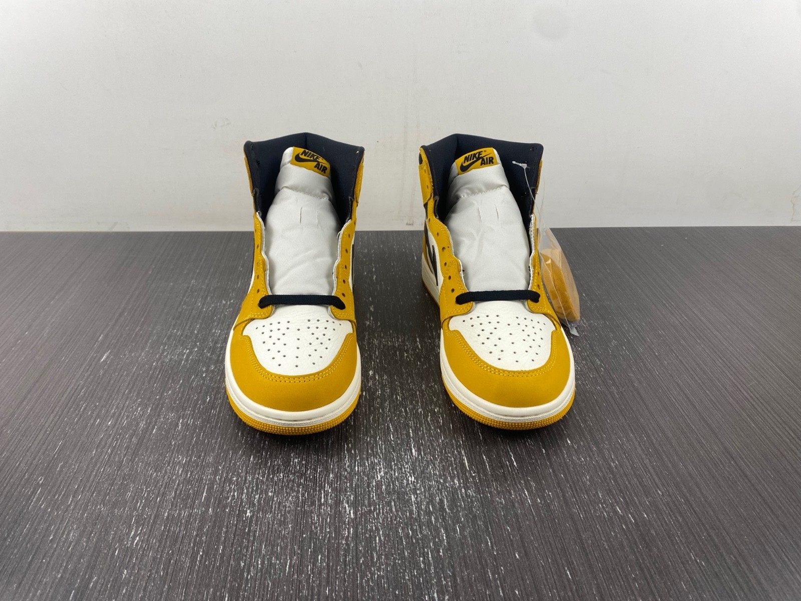 Air Jordan 1 High OG "Yellow Ochre" DZ5485-701