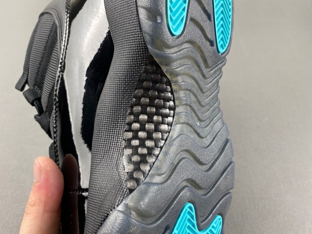 Air Jordan 11 Retro “Gamma Blue” 378037-006