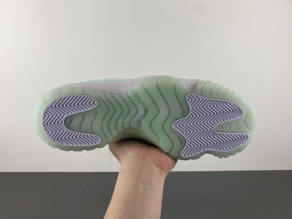 Air Jordan 11 Retro Low Igloo (Women