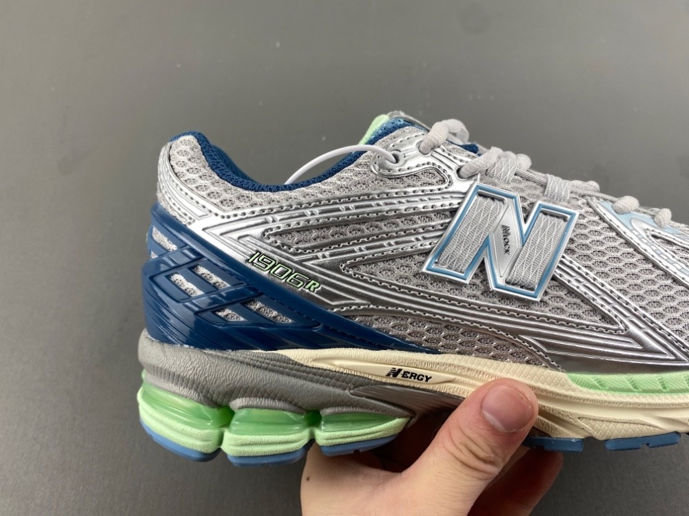 New Balance 1906R Silver Metallic Stillwater U1906RCR