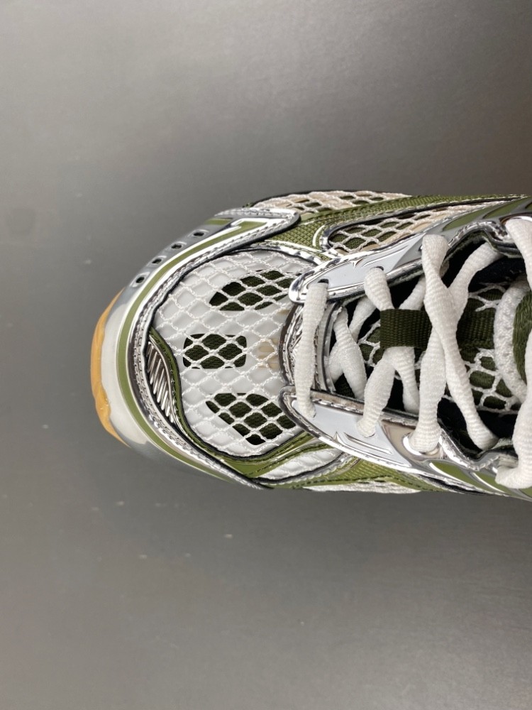 Bo*te*ga Ve*ne*ta Orbit Sneaker In Cream - Mud & White 741357 V2X40 2848