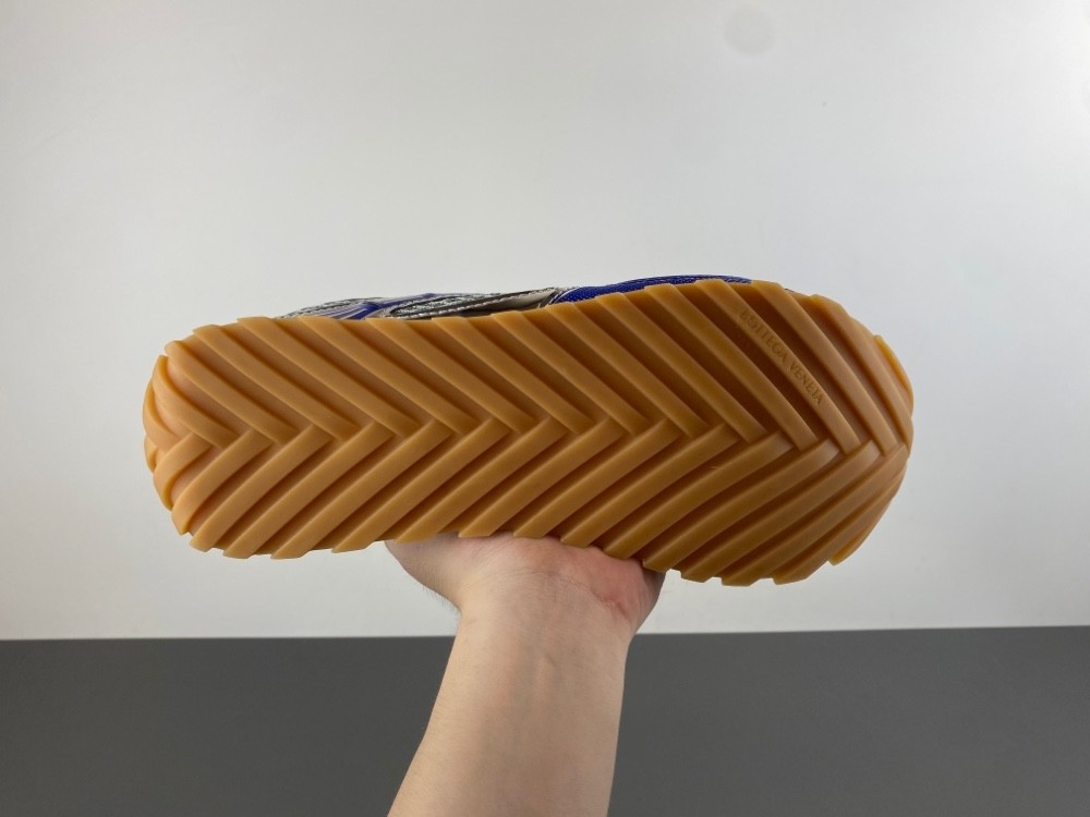 Bo*te*ga Ve*ne*ta Orbit Surf Vapor Blue Surf (Women