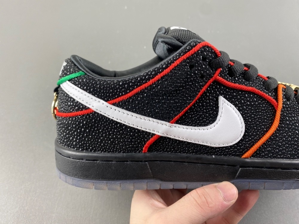 Nike SB Dunk Low Bronx Girls Skate Men